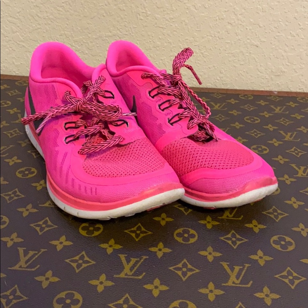 - Nike 5.0 free run tennis shoes 6.5 youth girls